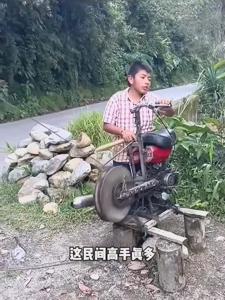 民间还是出高手,小伙自制缆车运货