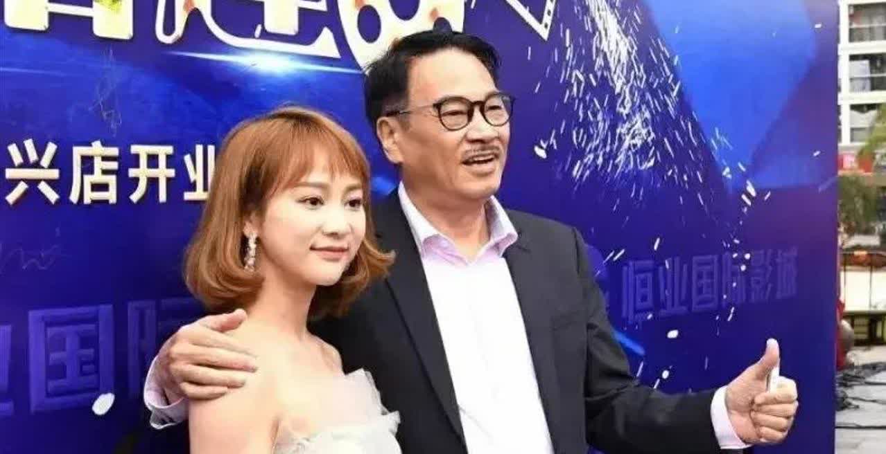 吴孟达三个老婆照片图片