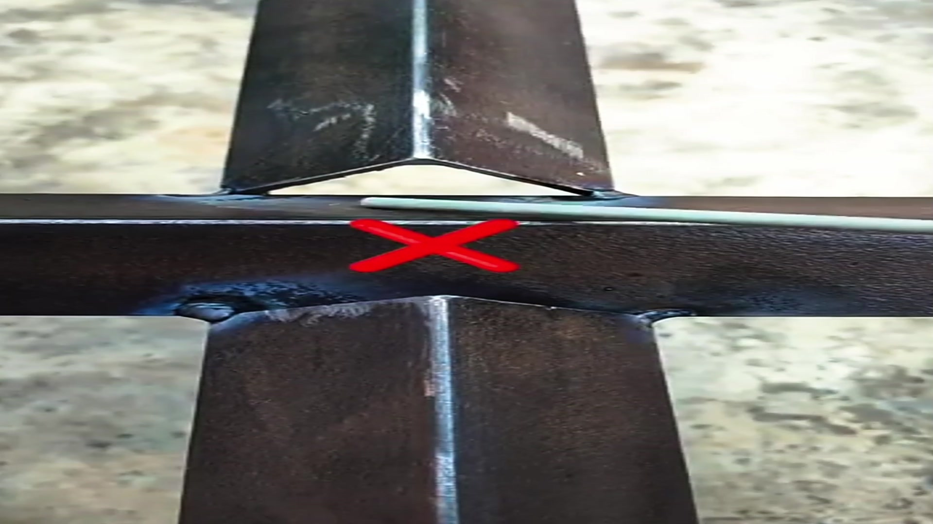 如何将三根角钢密不透风的焊接起来?师娘教的方法正确吗?