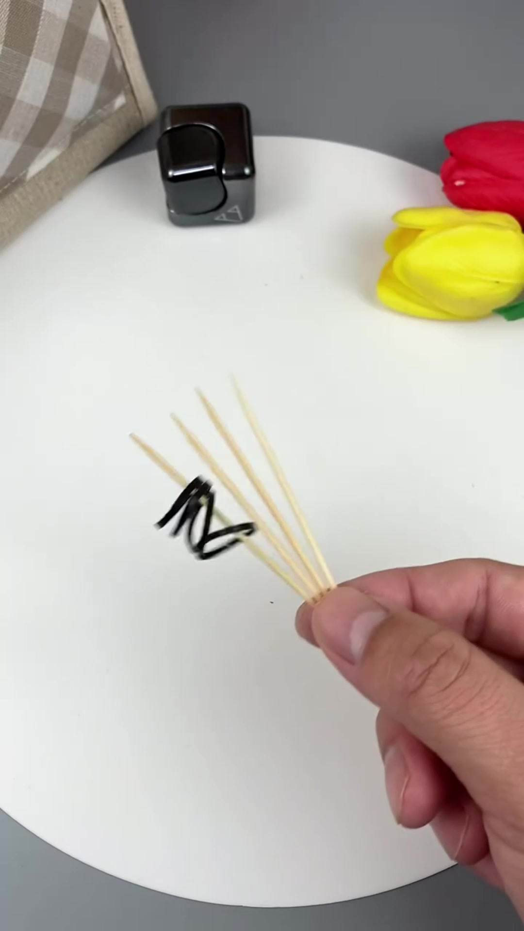 用一支笔做暗器牙签