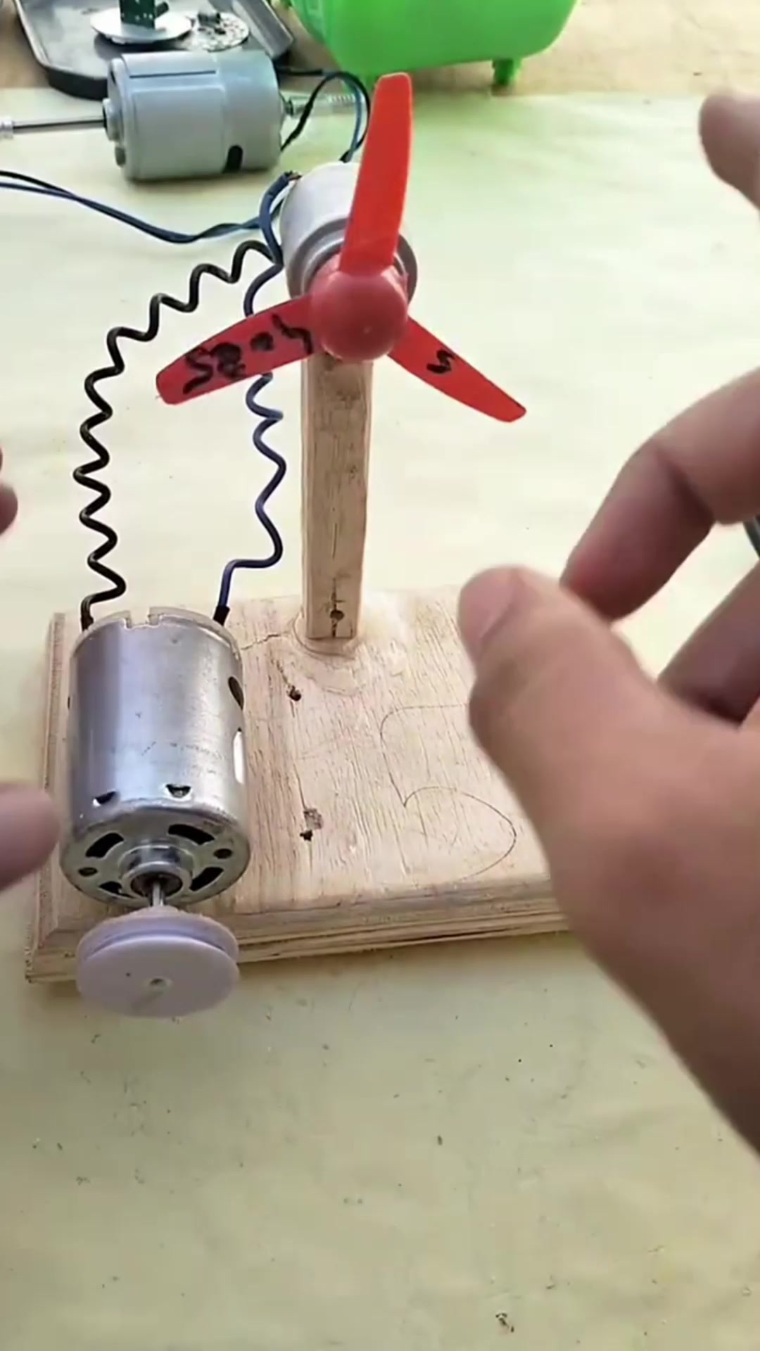 做个好玩的风扇电子制作电子爱好者手工diy