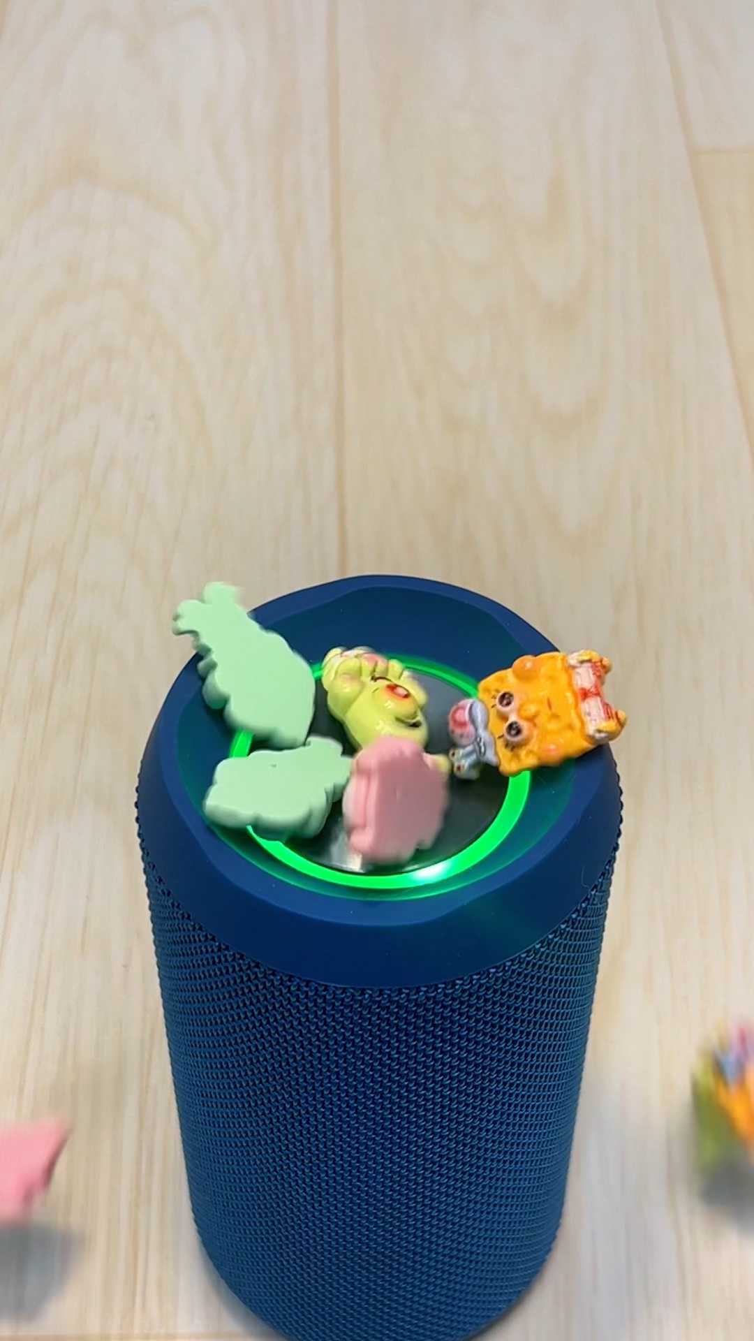 海绵宝宝在音箱上蹦迪跳舞