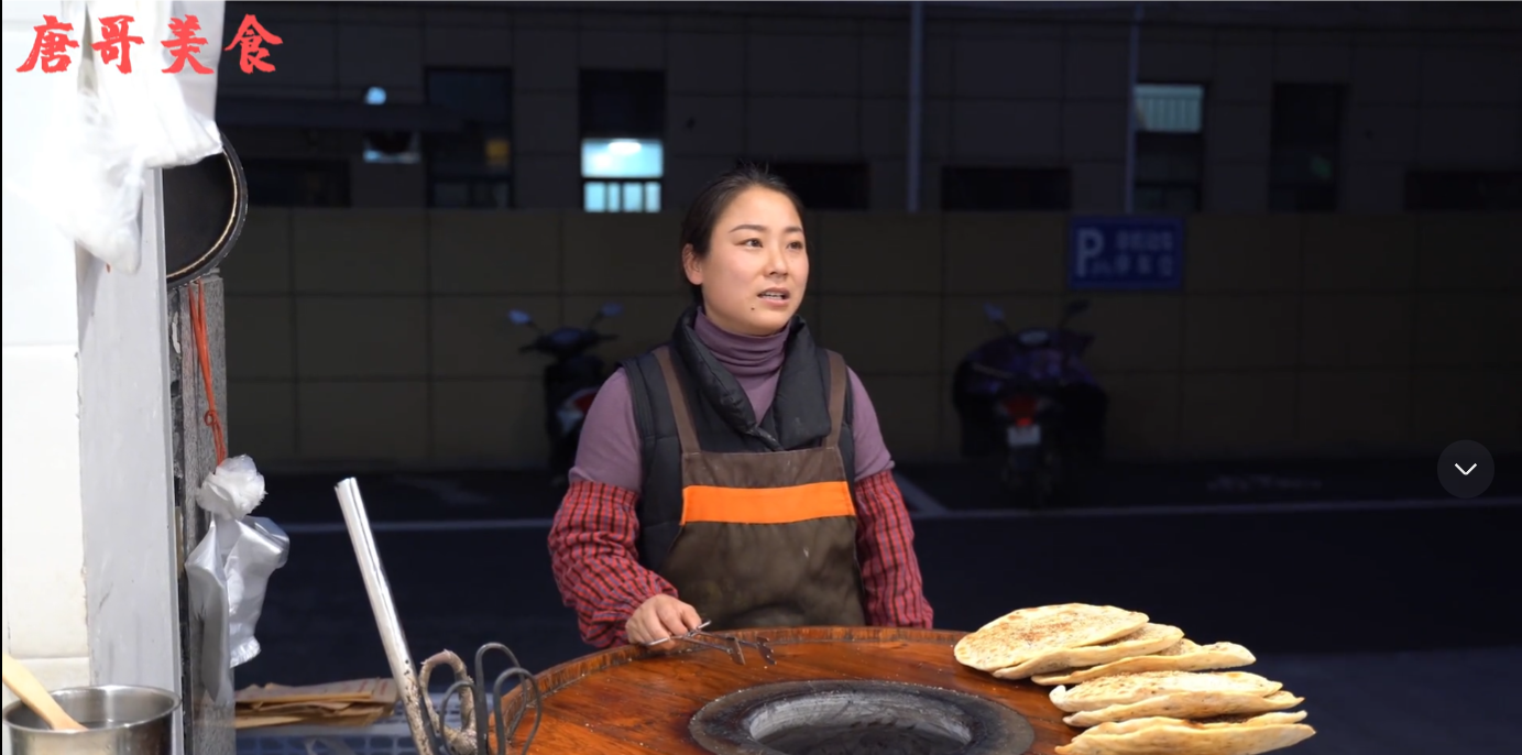 她每天辛勤地卖烧饼,已经坚持了12年