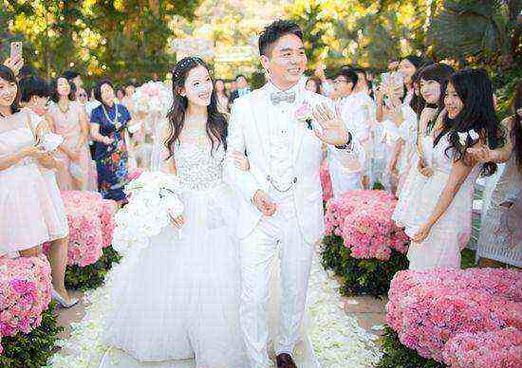 和龚小京育有一子多大了奶茶妹与刘强东龚小京年轻时和刘强东照片