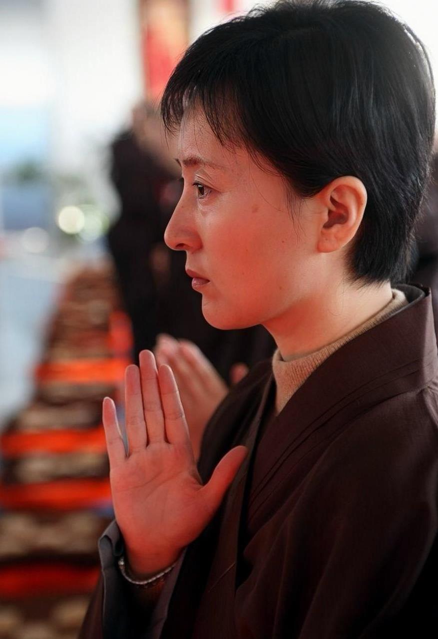 2007年,陈晓旭在百国兴隆寺落发出家前留下的照片