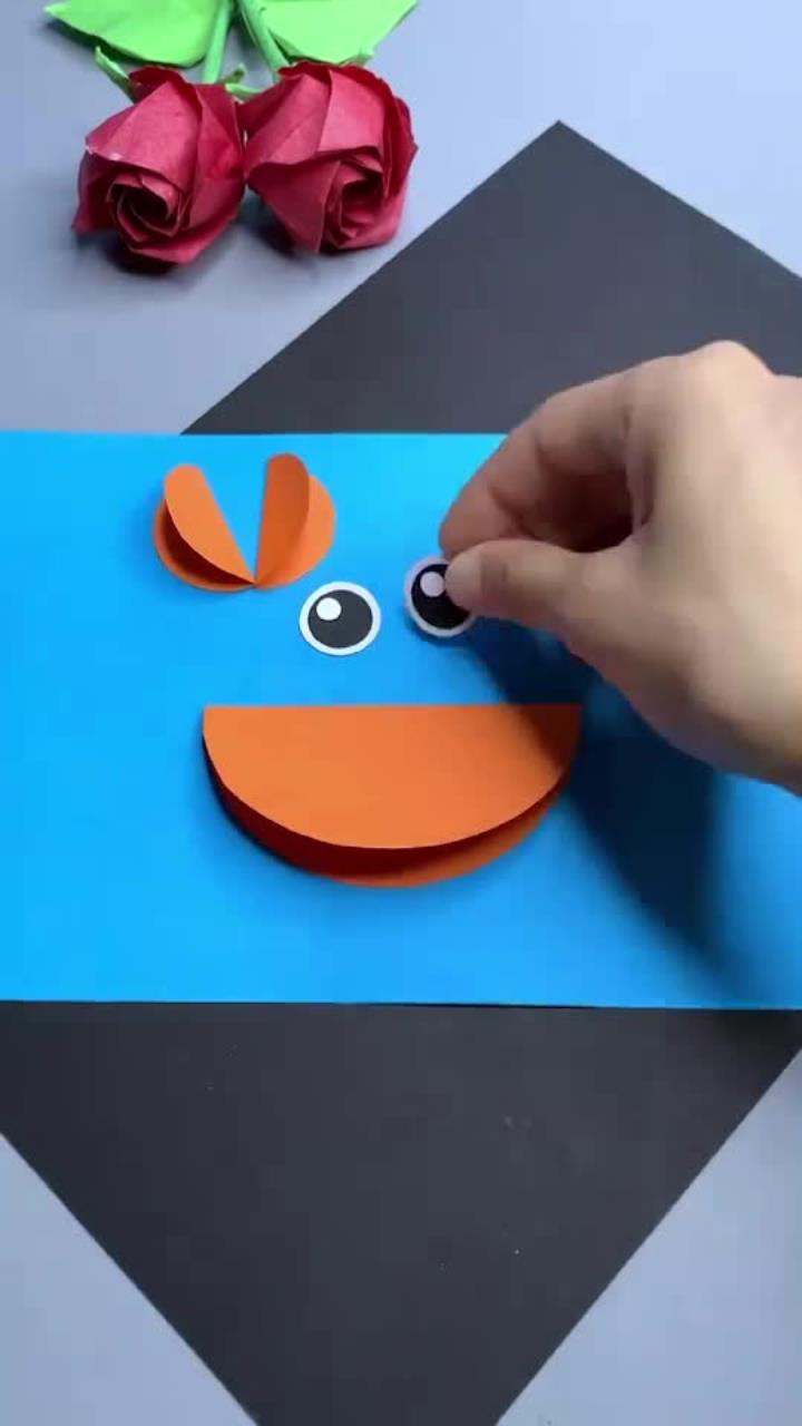 圆形拼贴的立体小螃蟹看就会小朋友可以自己完成