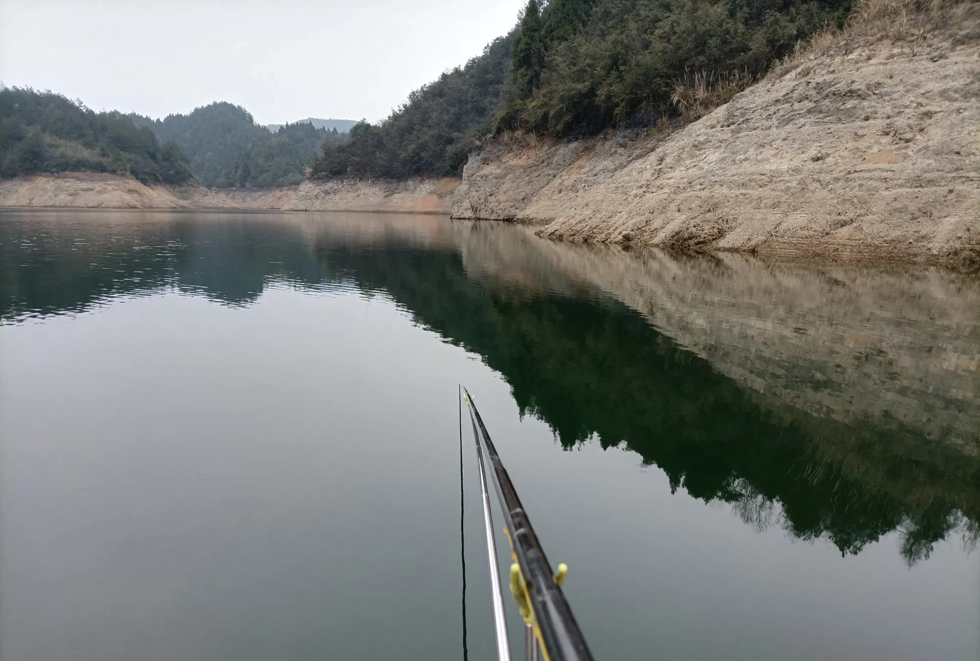钓鱼老手,或经常钓鱼的人,一般都是独来独往的,鱼获是他们的主要目的