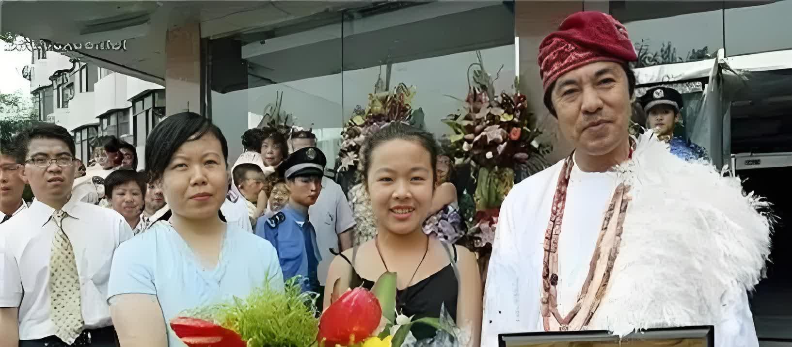 令人更羡慕不已的是,作为酋长的房一波可任意娶老婆不受数量限制