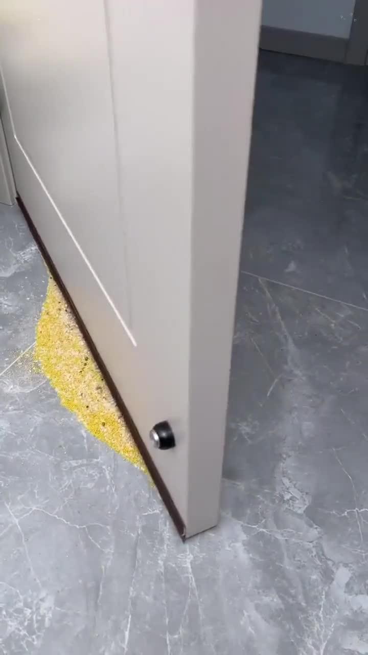 看看这款门底密封条,它自带背胶,一撕一粘就好
