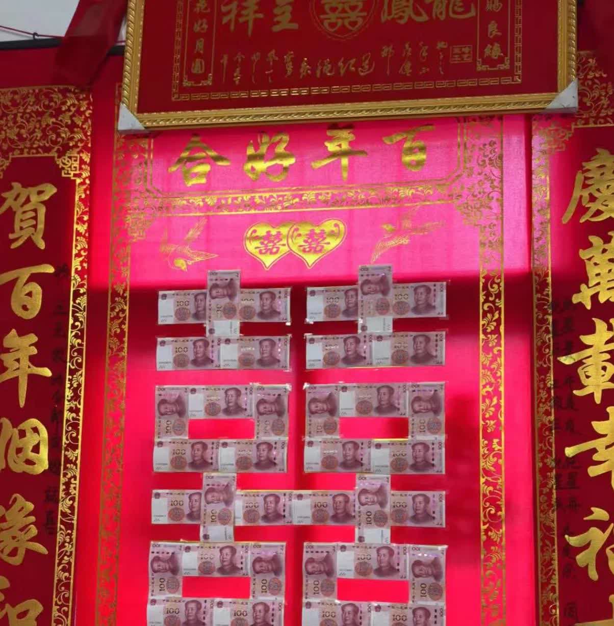 我看过朋友圈小朋友过生日还有贴这个的,没想到现在婚礼越来越复杂