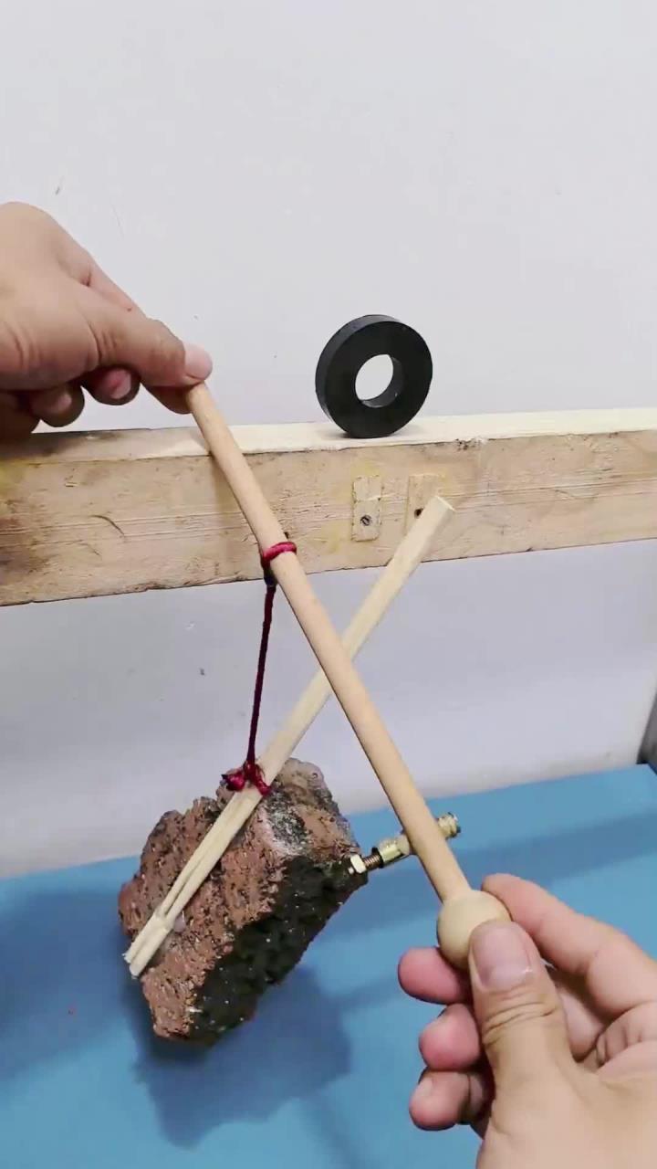 两根20厘米的木棒捆在一起