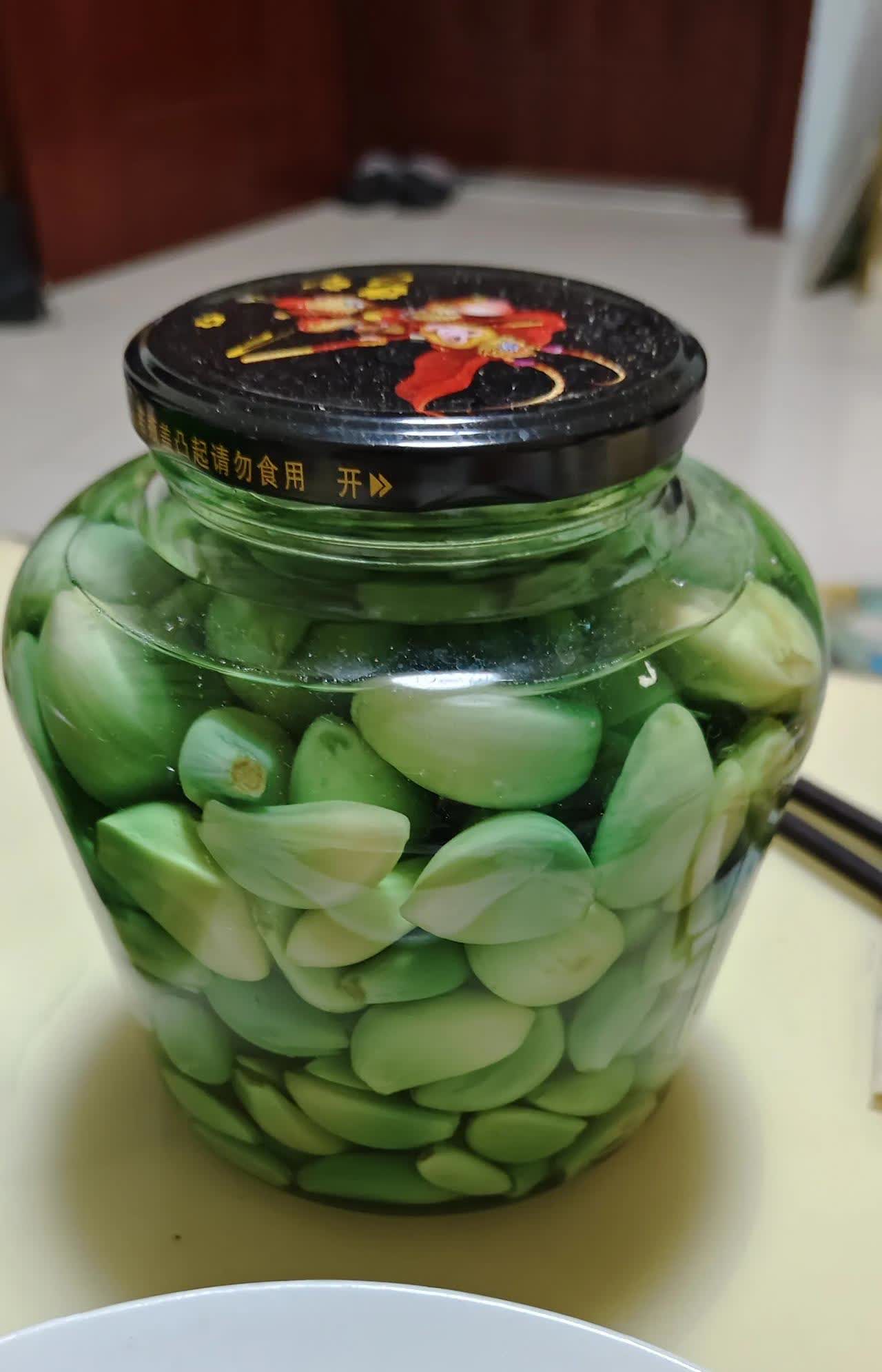 腊八蒜  腊月初八晚上腌制,目前已经成功一半