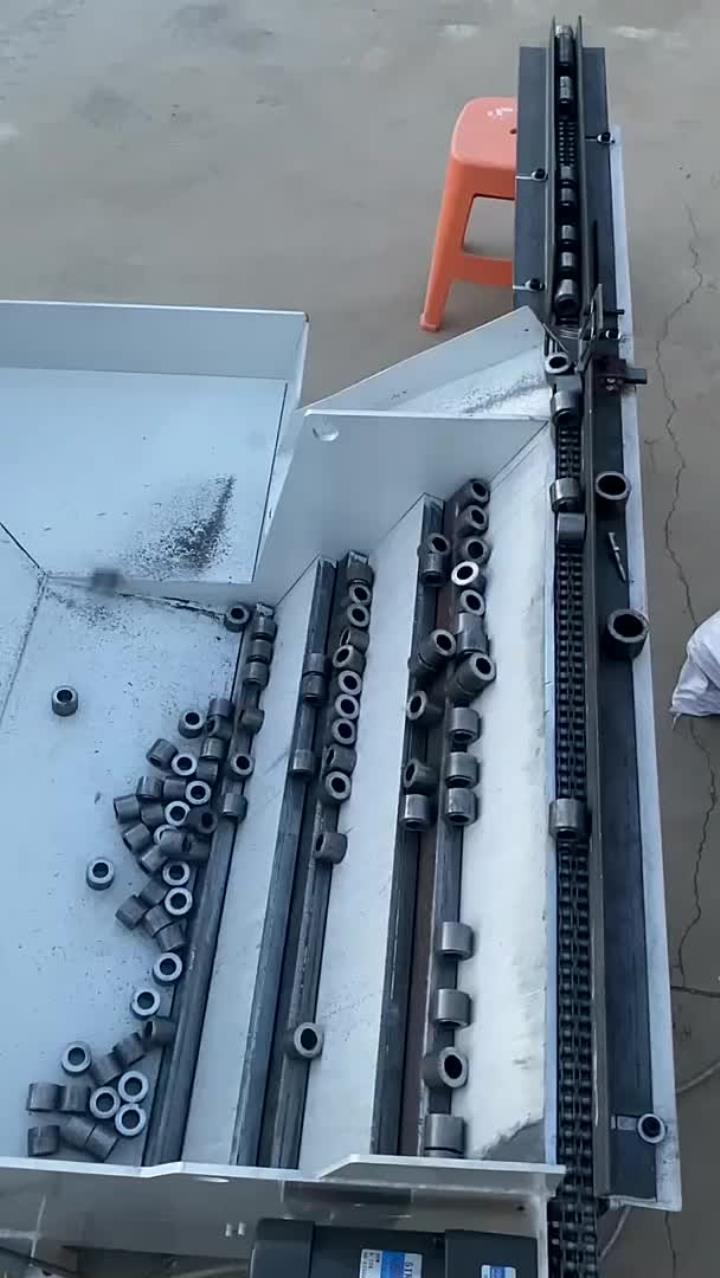 这就是推板台阶自动上料机的效果