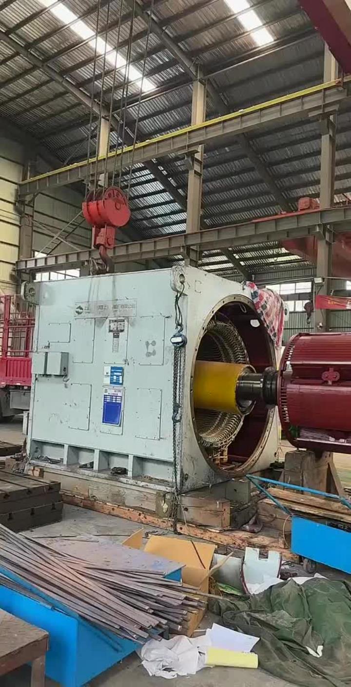 大型电机维修现场