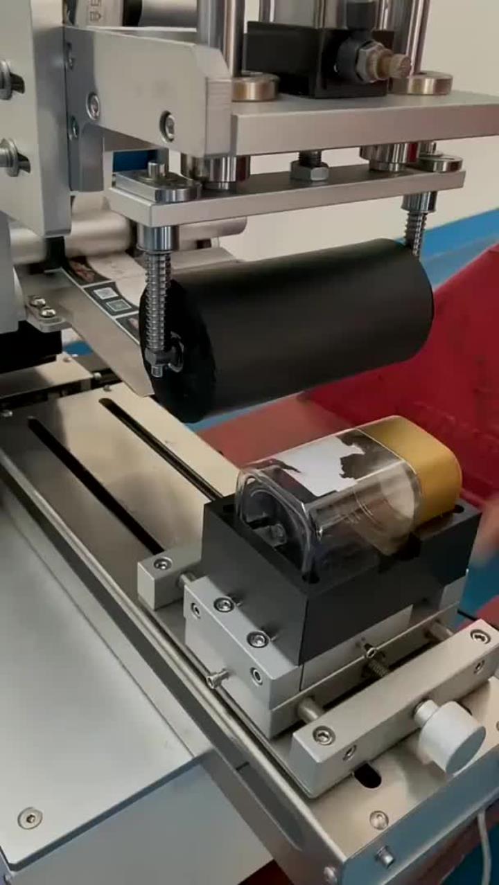 自动贴标签机,省时省力省人工