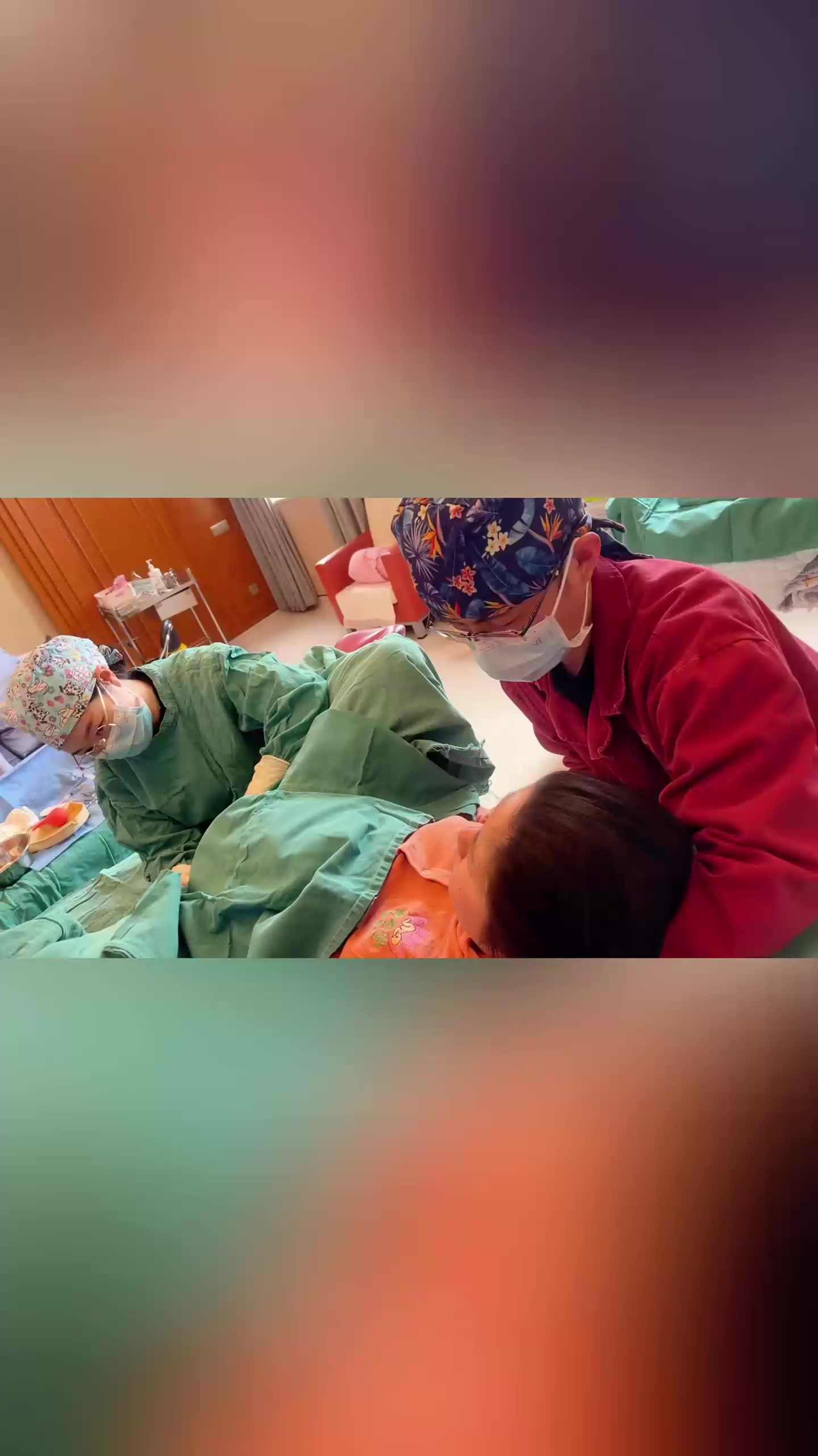 妈妈生宝宝推肚子
