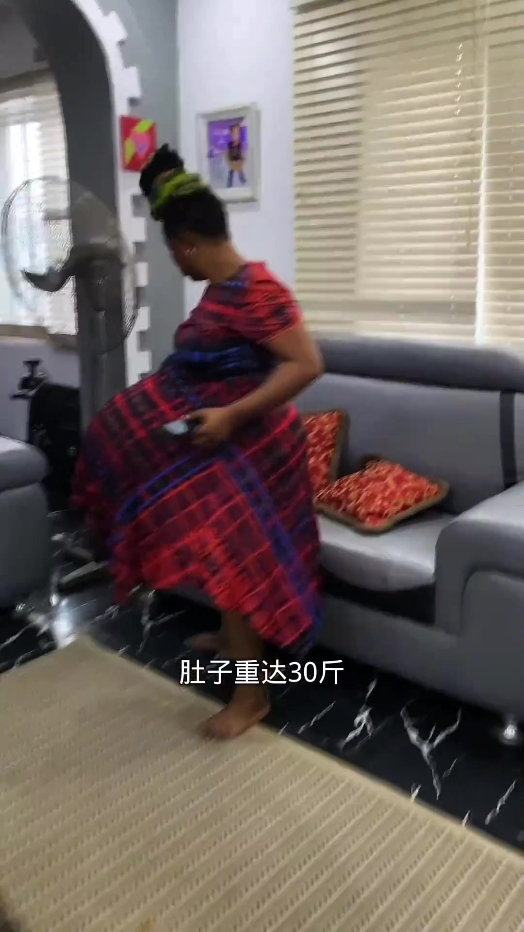 这是母爱的力量,四胞胎妈妈的养育奇迹