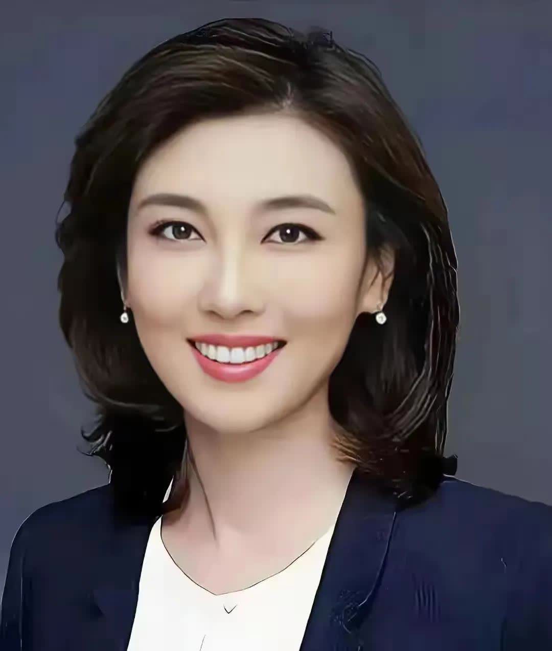 央视一姐我认为是李红