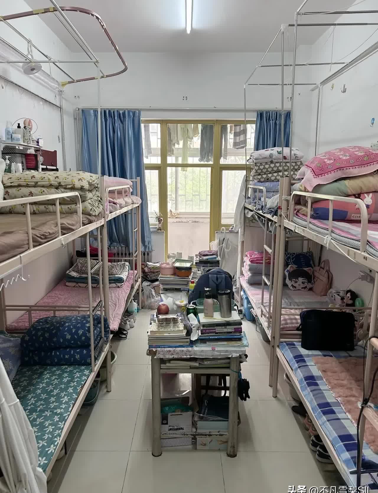 从去年大一刚刚进入宿舍,就因为一点小事,好像是班级有个女孩喜欢我