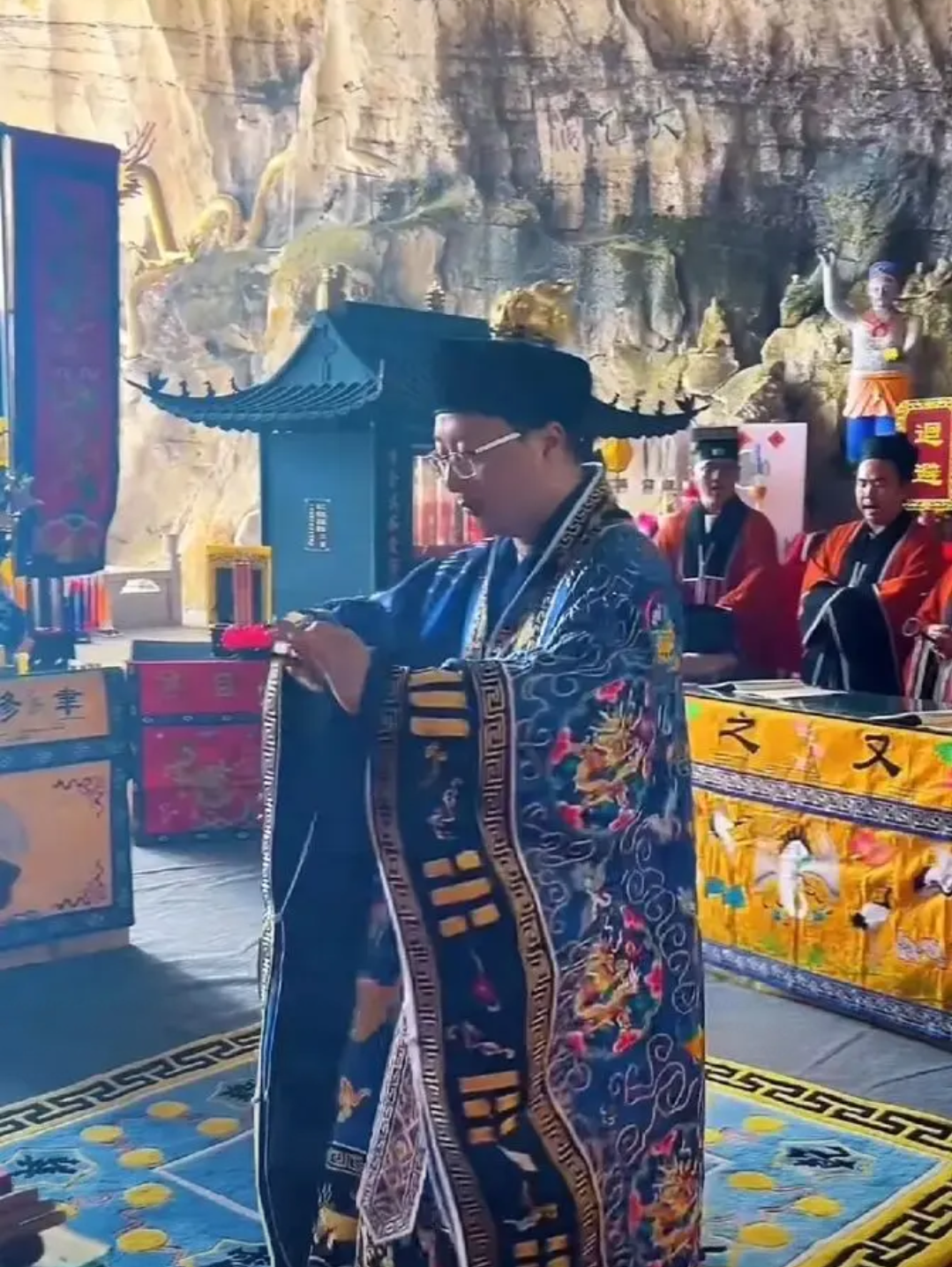大家满 茅山道士委羽山茅山道教梅花派道服茅山道士图茅山道观供奉的
