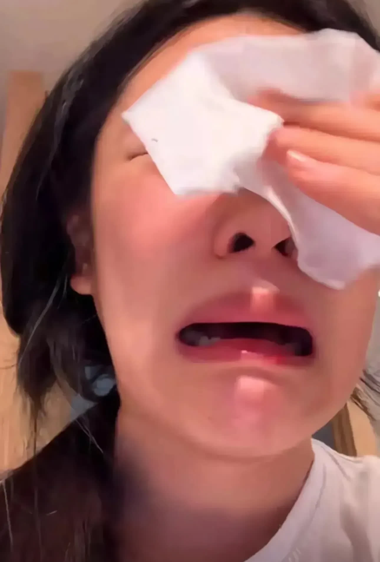 这是一篇关于遭遇不合理拆迁的叙事文章,我将从增强
