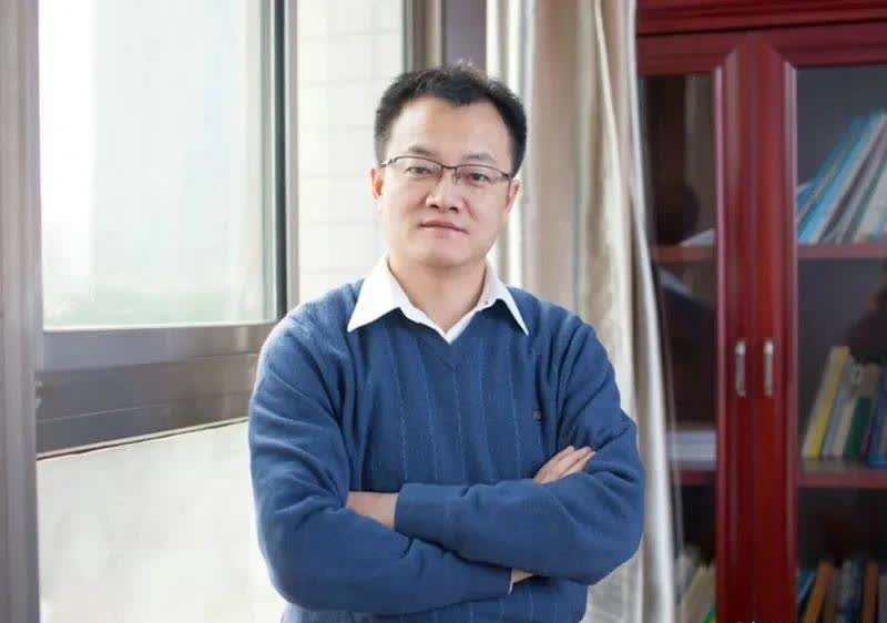 生于1969年的杜江峰简直就是科研和商业两方面的赢家