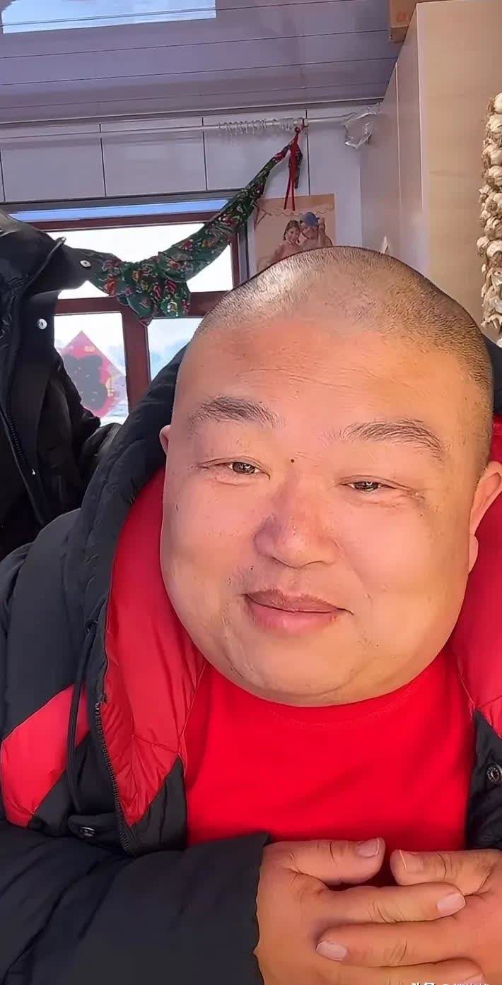 她的理由依然是老妈离不开她,网友们说,你妈又不