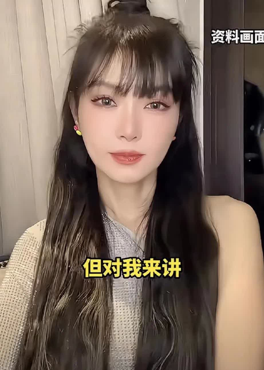 51岁歌手谢金燕,因在舞台上活力四射的表演,既近乎于20来岁的颜值和