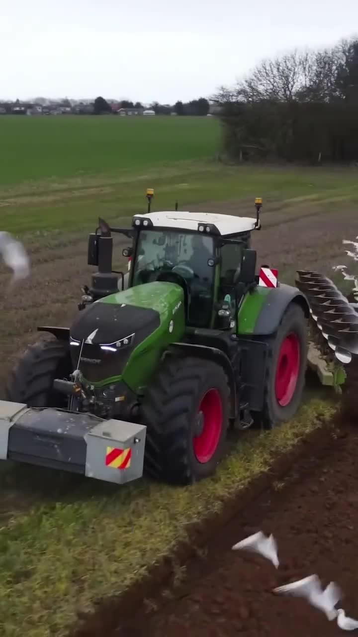 芬特1050贵族气质,拖拉机牵引小间距翻转犁