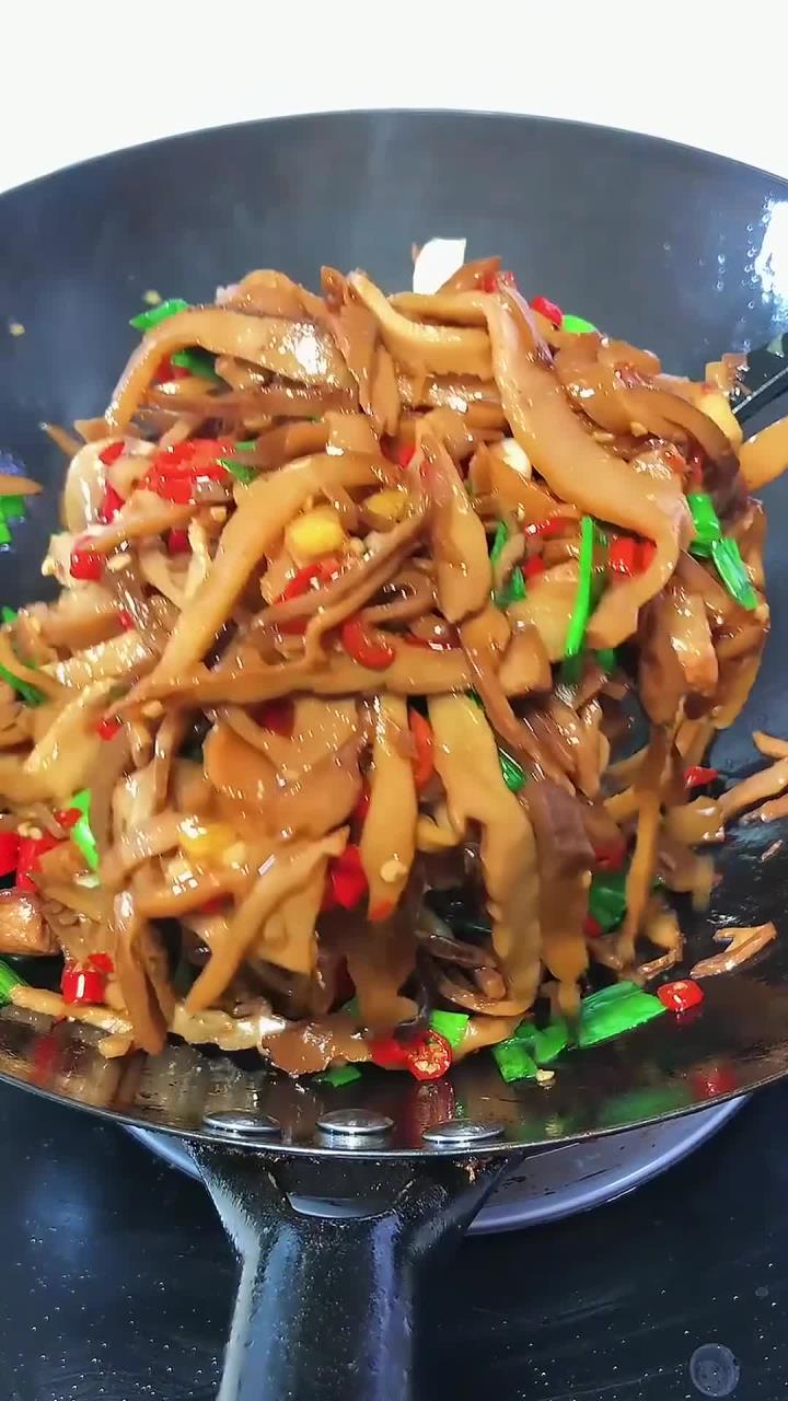 碳烤烟笋炒肉这样炒太下饭,一不小心又吃了三碗米饭