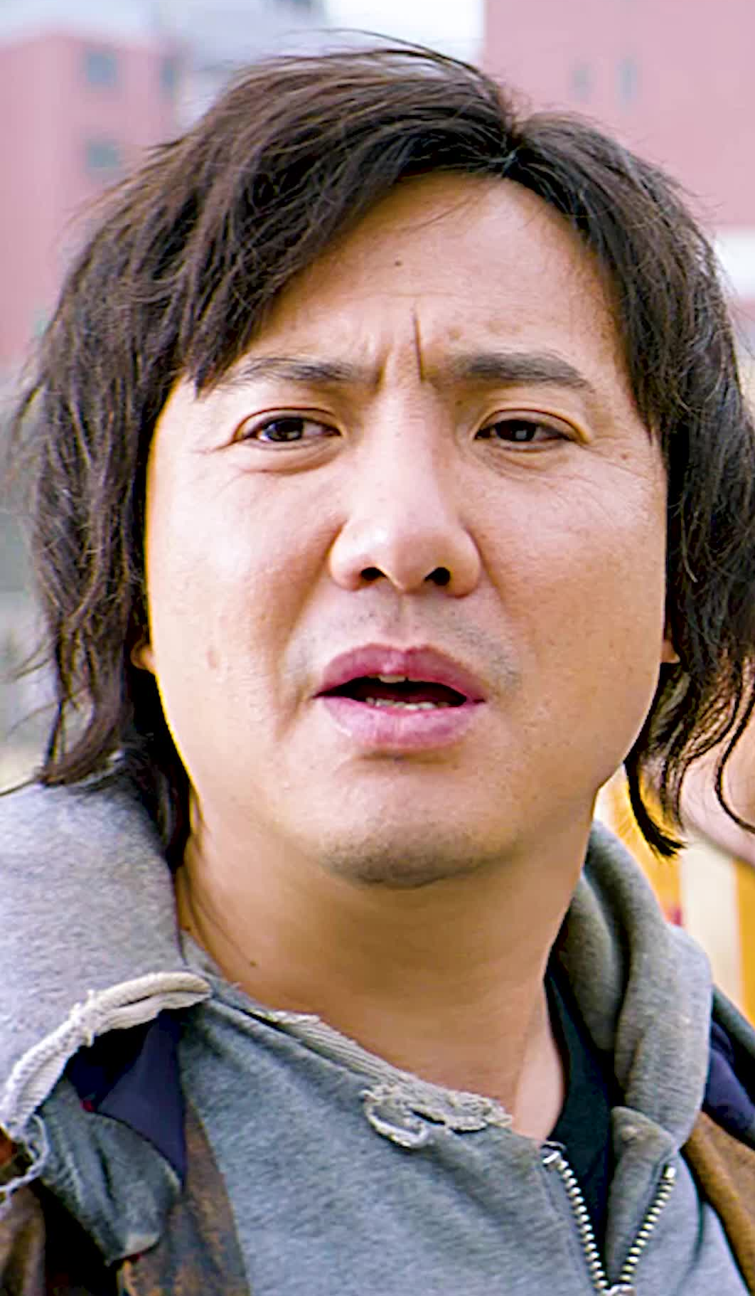 周星驰独特的表演风格,被誉为"喜剧之王",沈腾虽然有所成就,但与