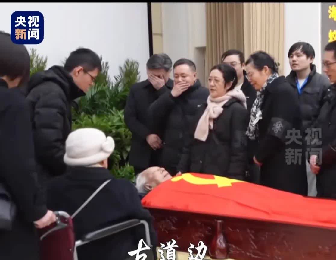 黄老您大概不知道吧,今天您的家人含泪唱了那首您