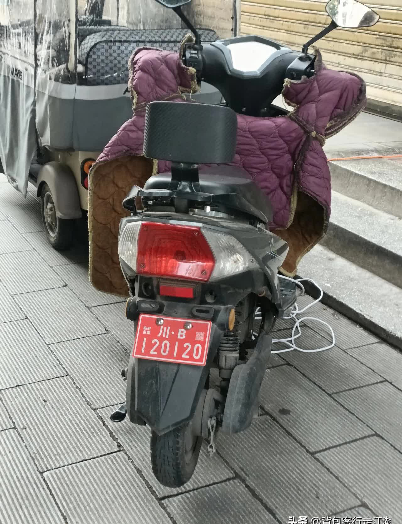 包括两轮三轮四轮 最早开展更换红色车牌的是广元市