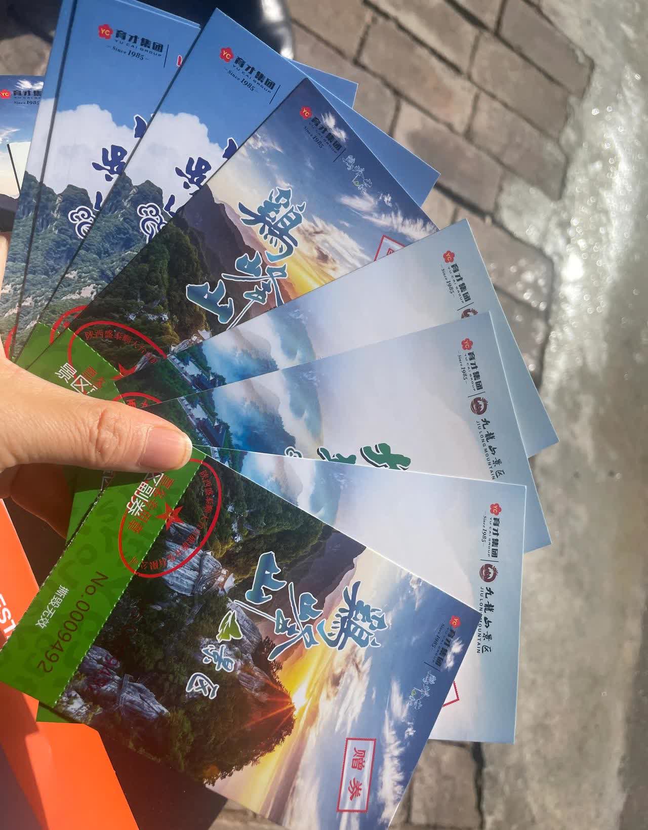 今天回家从老爸手里要来一大堆宝鸡各大景区的门票还有宝鸡奥斯顿酒店