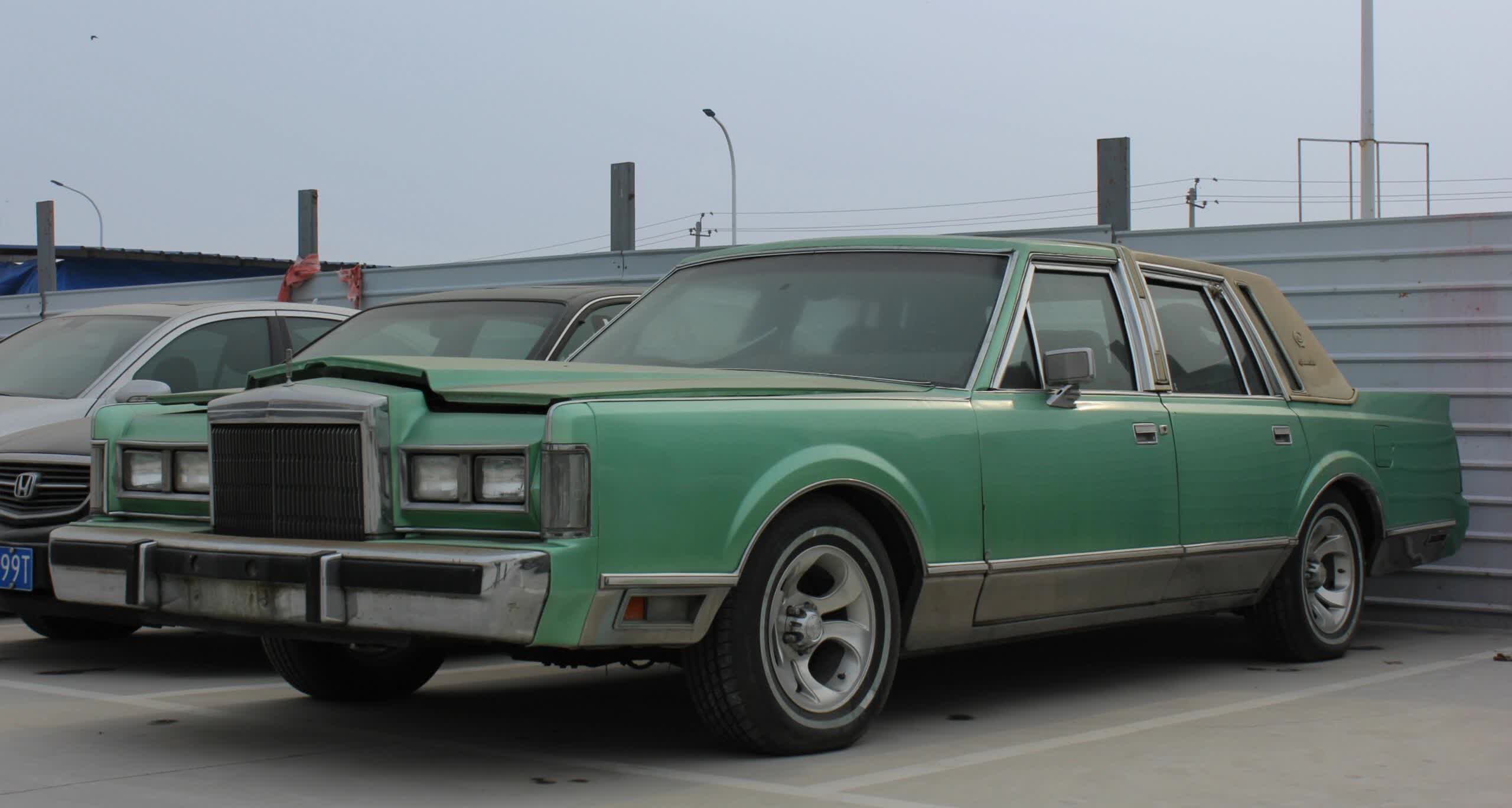 林肯城市第1代,轮毂似乎不是原厂的