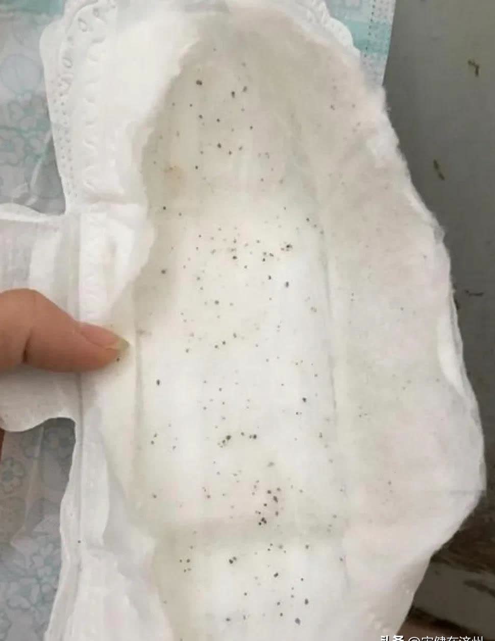 白带垃圾卫生巾的图片大全伪劣卫生巾卫生巾里拉屎卫生巾上有精斑的