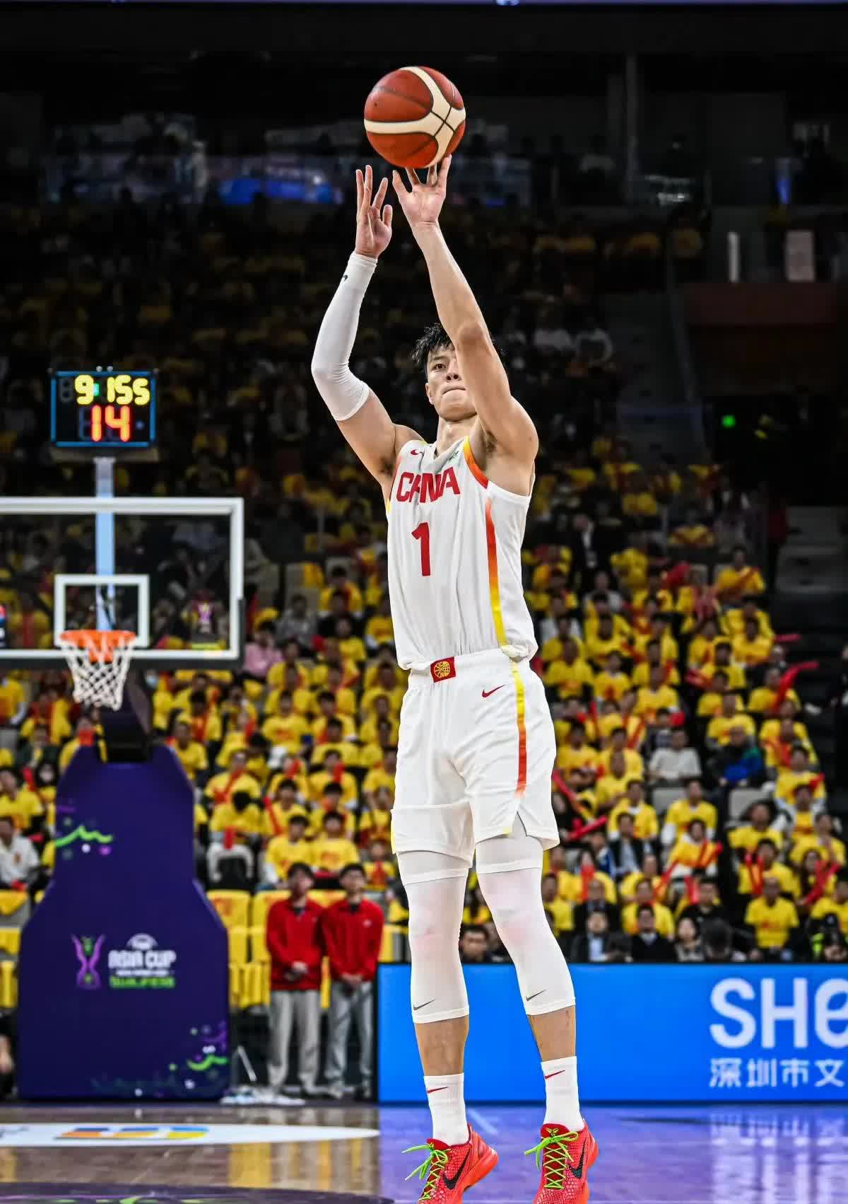 22罚20中奥运投篮赵睿对阵新西兰投三分球图片中国男篮征战世预赛
