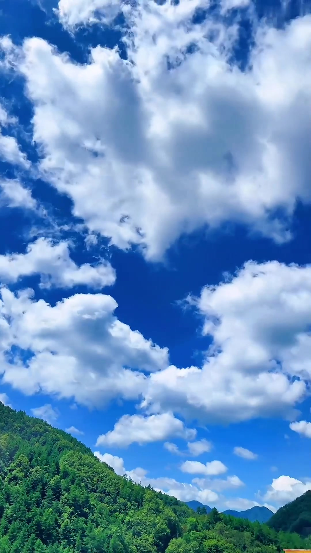 夏日旅行,如果有人给你发天空的照片,不要回好看!记得要说我