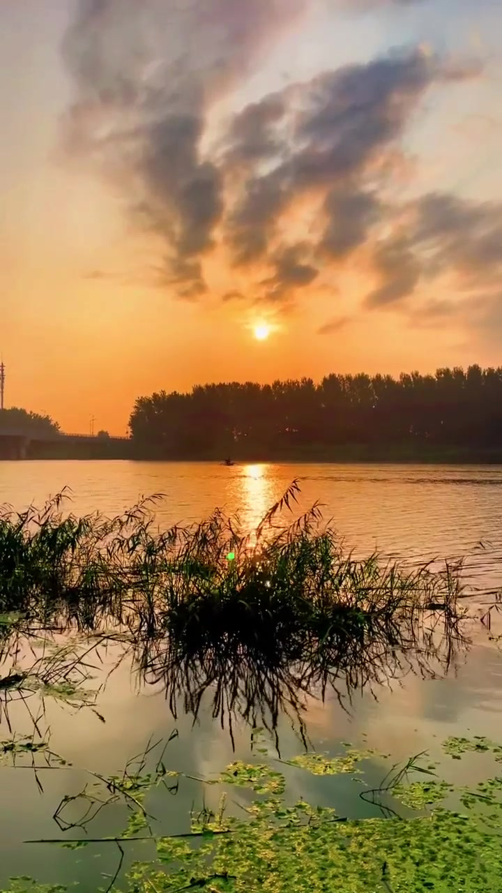 夏日旅行,清晨的一缕阳光,带给我们新的希望,愿我们互相珍重