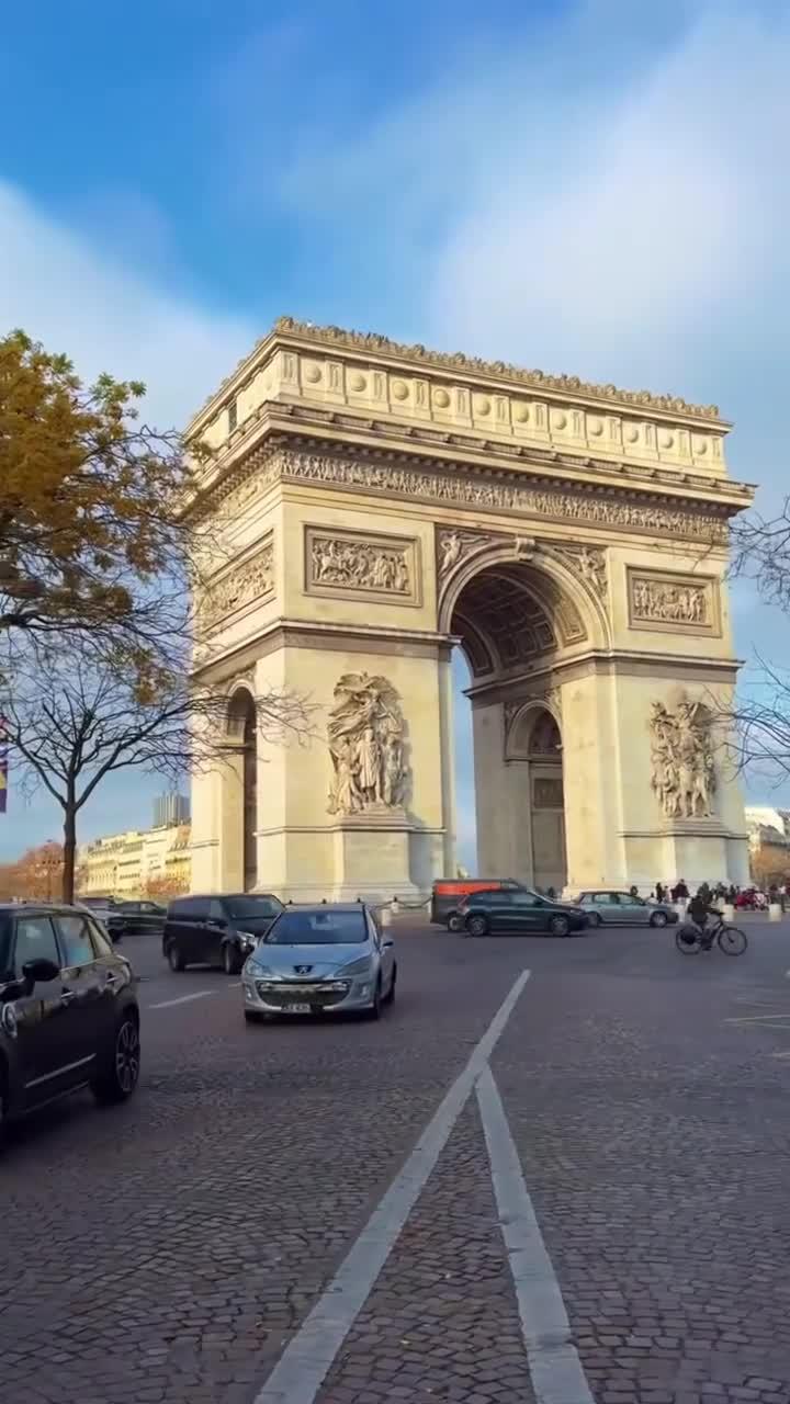 巴黎街头:暖光路灯,手风琴奏响的法式慵懒浪漫