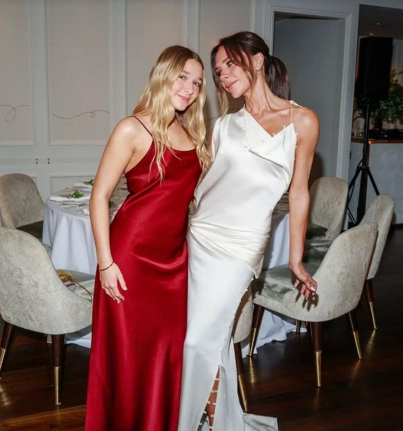 明星# #娱乐资讯# 贝克汉姆的五十岁生日如期而至,贝嫂维多利亚直接