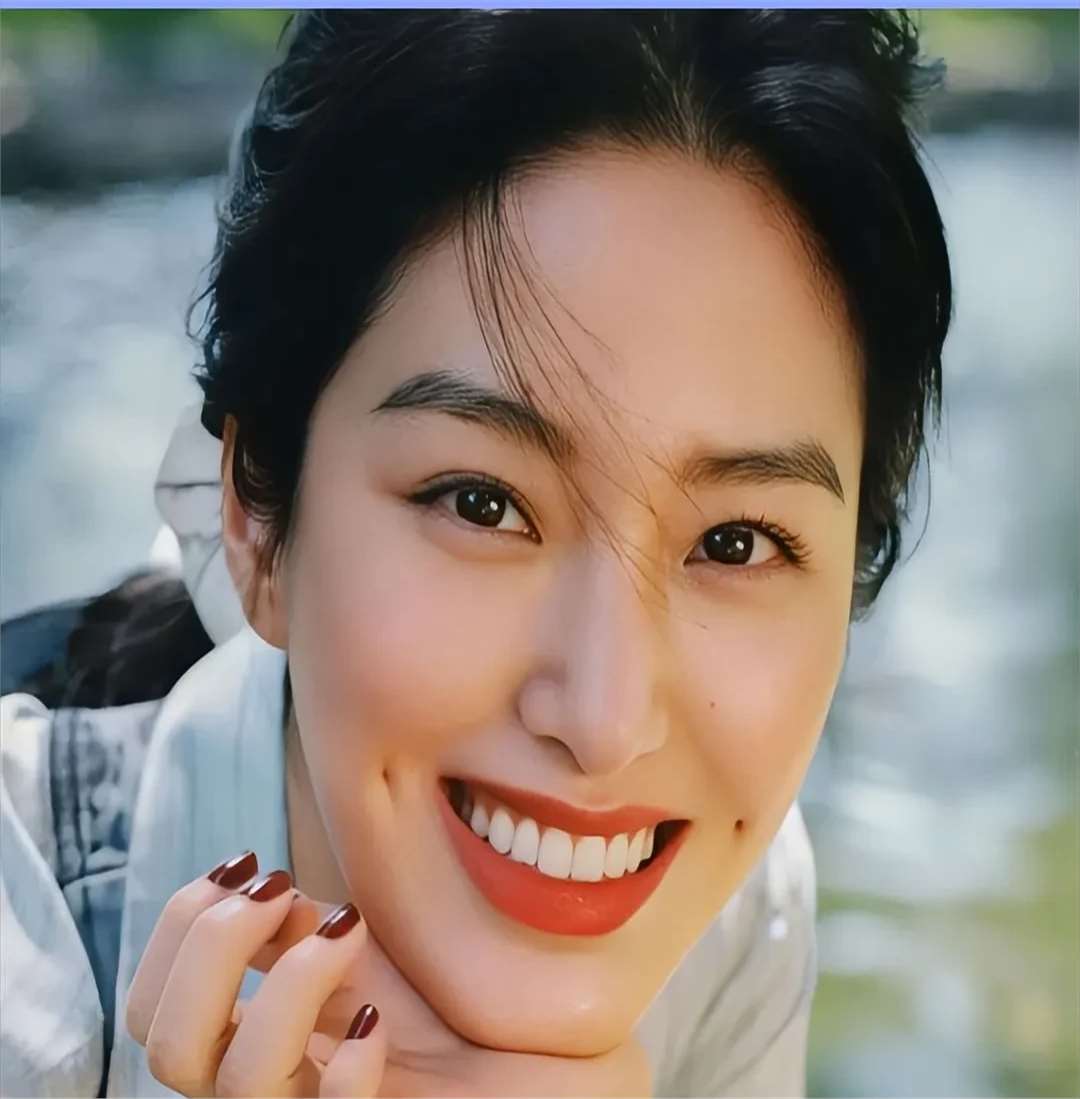 她的梨涡深邃搭配大眼睛瓜子脸古典韵味最美女明星的笑容图片梨涡