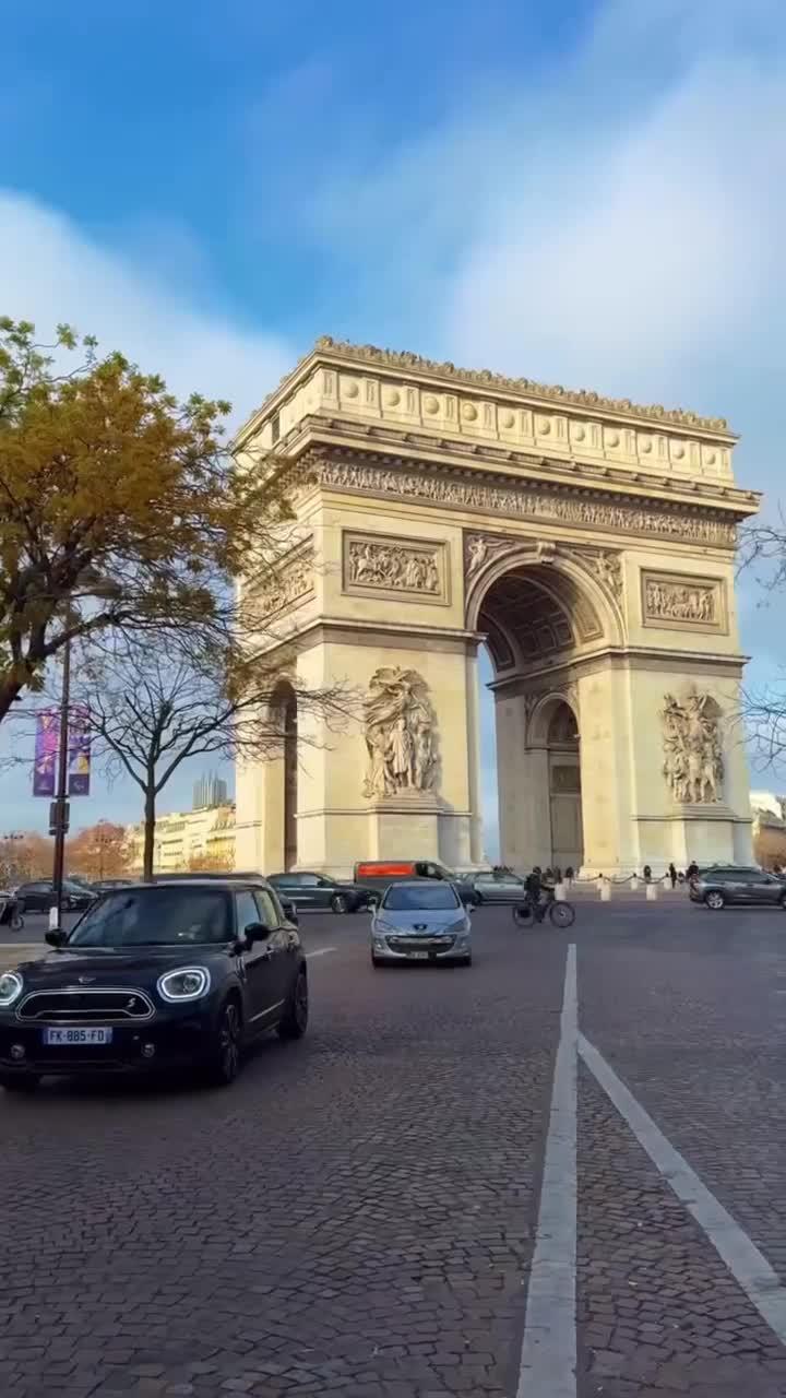 巴黎街头:暖光路灯,手风琴奏响的法式慵懒浪漫