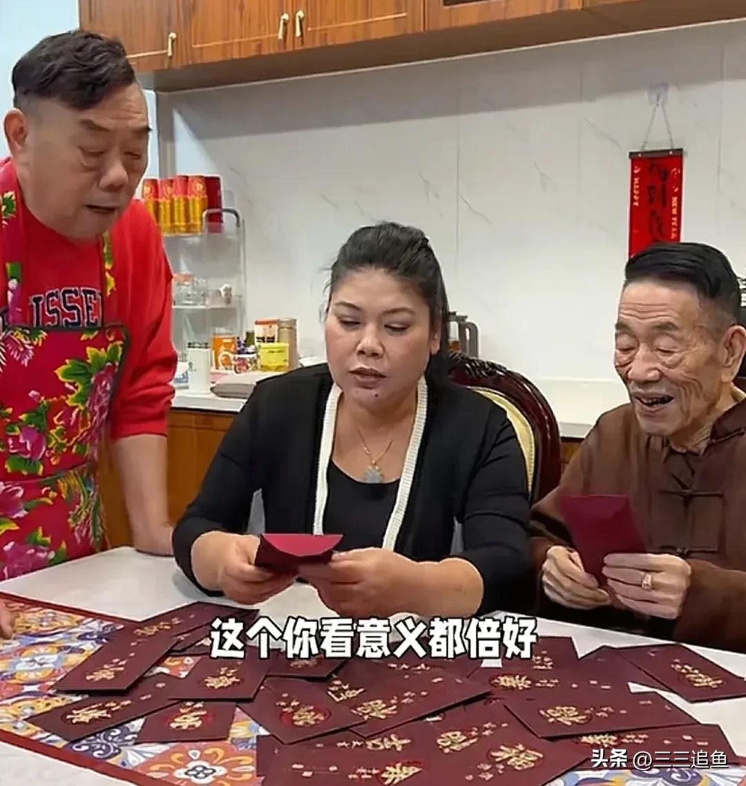 杨少华离世,三子杨伦状态不佳,新媳妇常伴左右,夫妻感情深厚