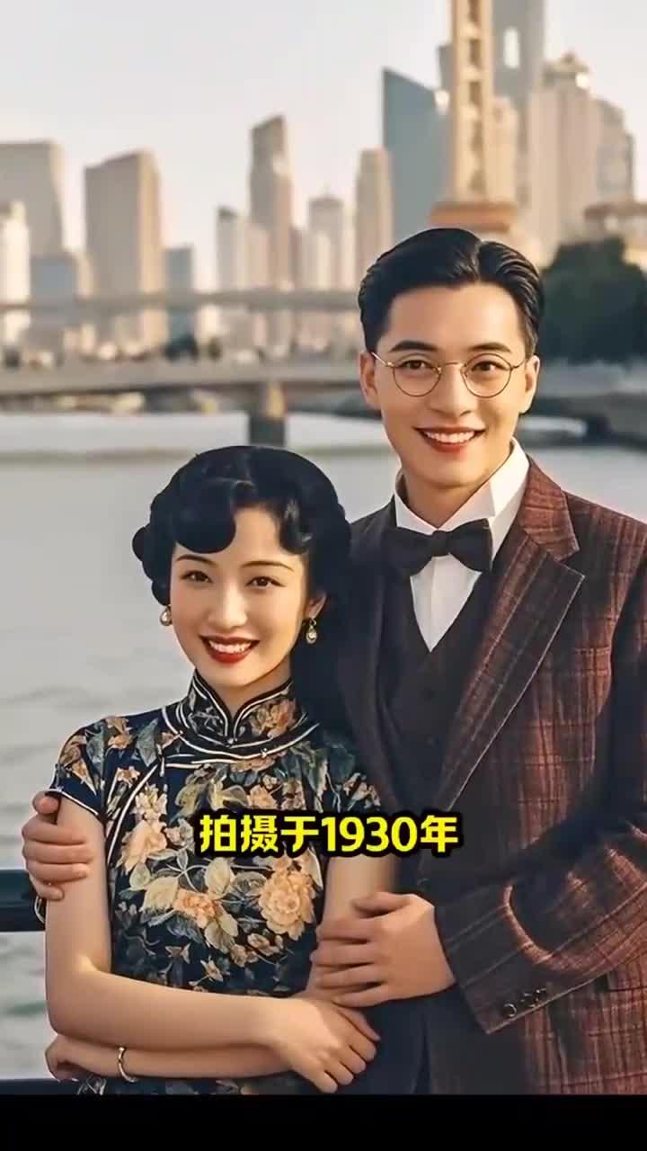 这张珍贵的照片,拍摄于1930年,徐志摩与陆小曼依偎在苏州河畔