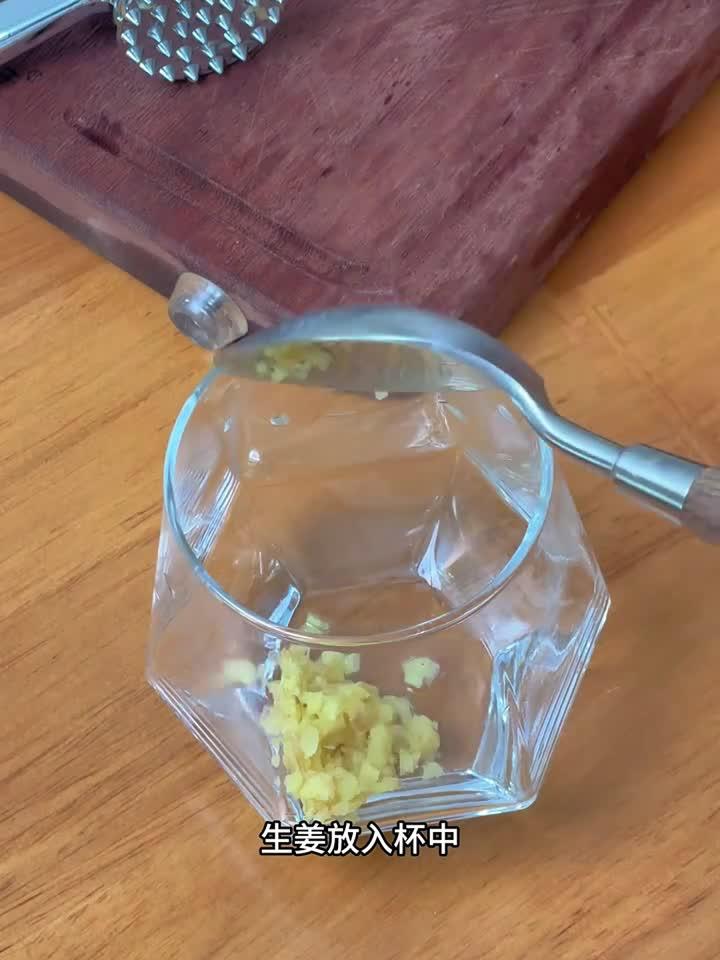 蜂蜜水擦脸好不好(常用蜂蜜水涂脸的好处) 蜂蜜水擦脸好不好(常用蜂蜜水涂脸的好处)