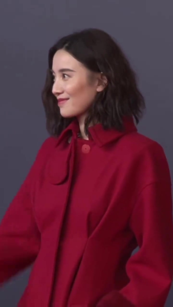 宋佳,又美又飒气质佳,短发尽显干练