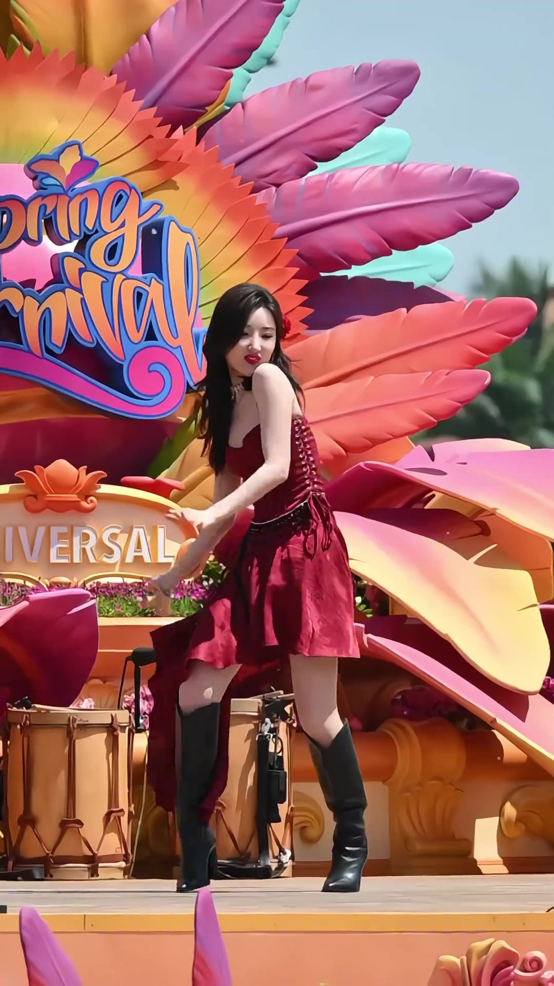 宝藏女孩,毛晓彤红裙子跳舞太可爱了,春日狂欢