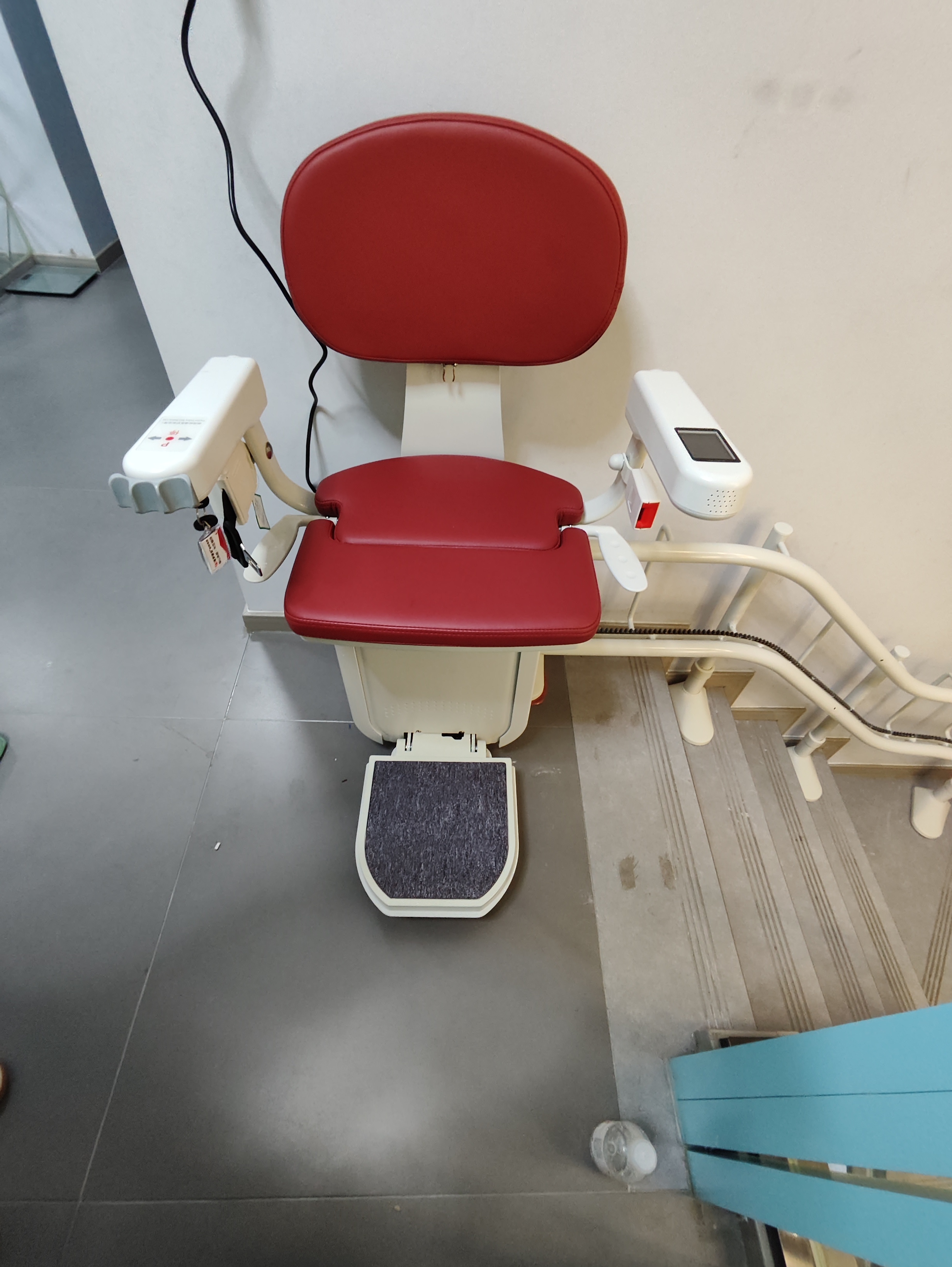 包含302医院代诊挂号服务行动不便全程照料，就医毫无阻碍的词条