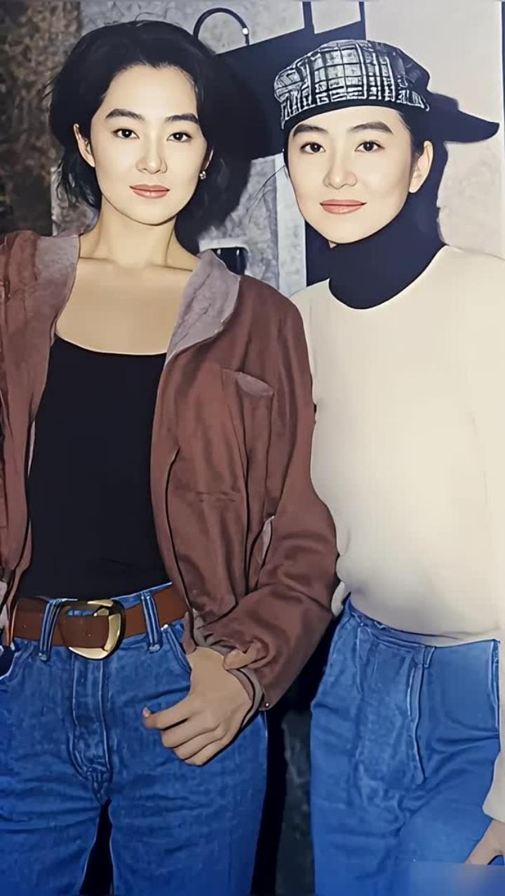 上个世纪80年代,林青霞和巩俐合影